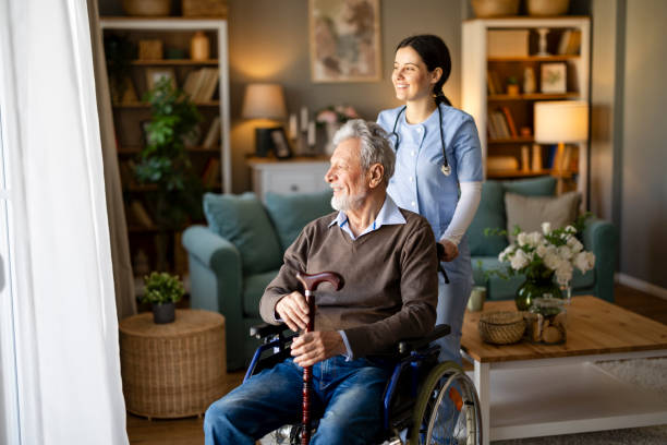 Психологическая поддержка пожилых людей: как говорить о болезни, потерях и старости